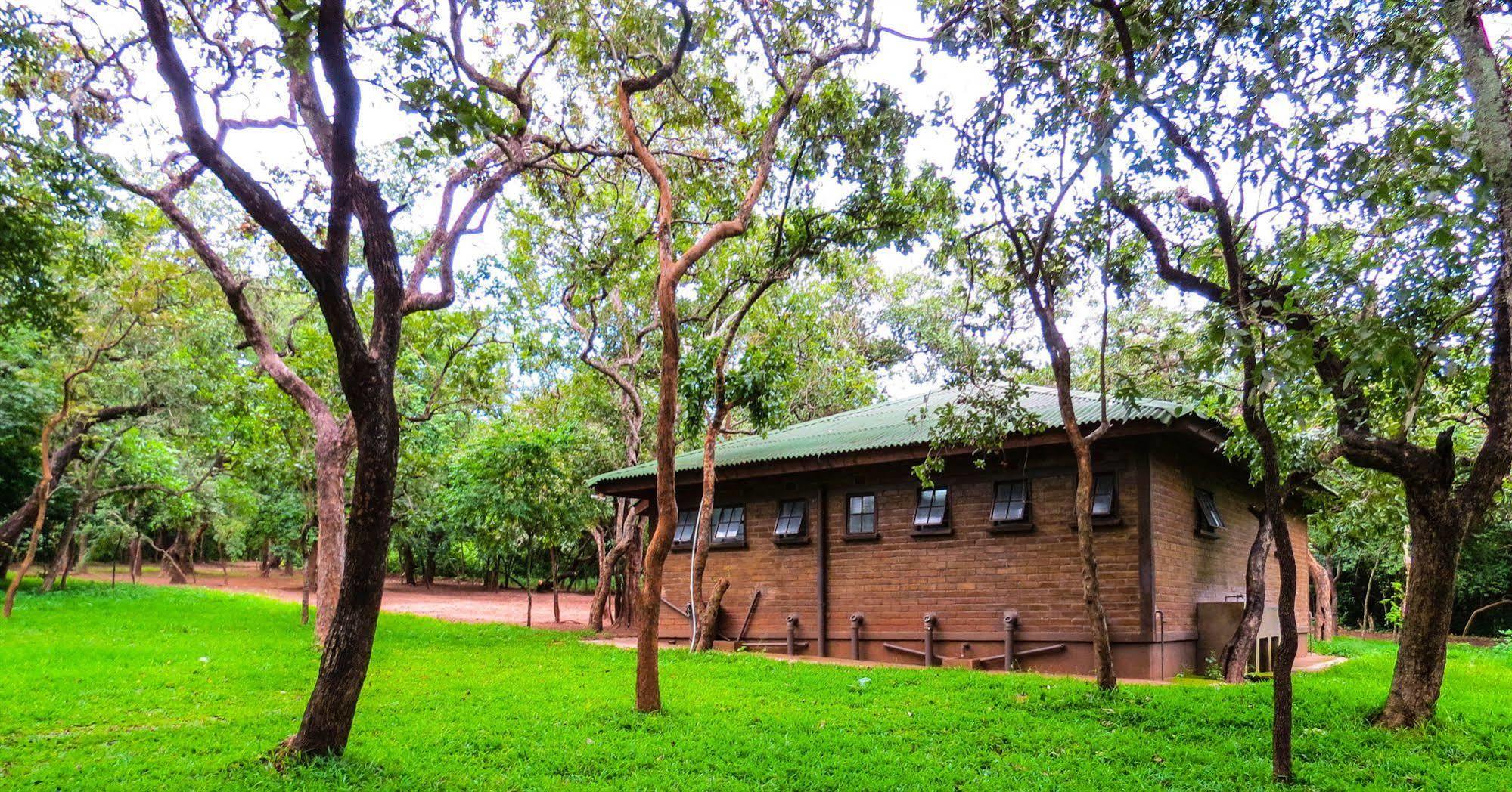 Woodlands Lilongwe Hotel Ngoại thất bức ảnh
