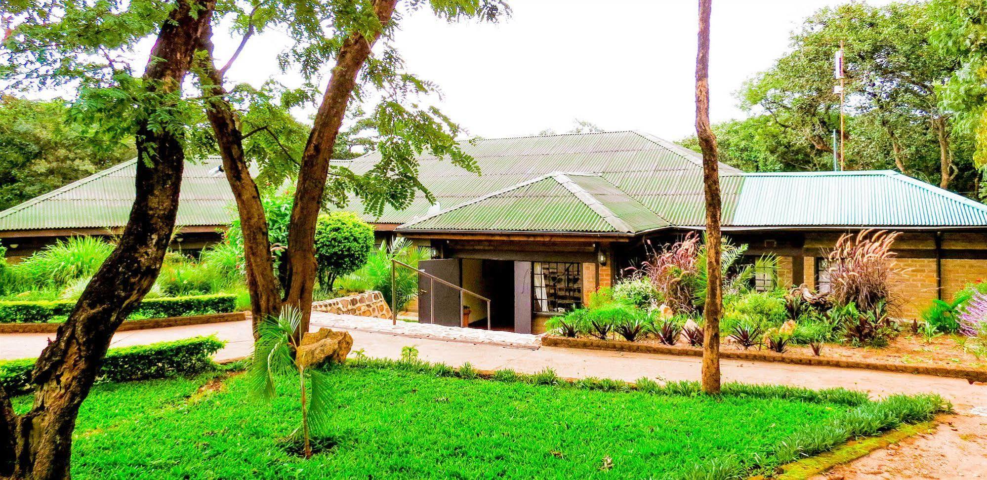 Woodlands Lilongwe Hotel Ngoại thất bức ảnh