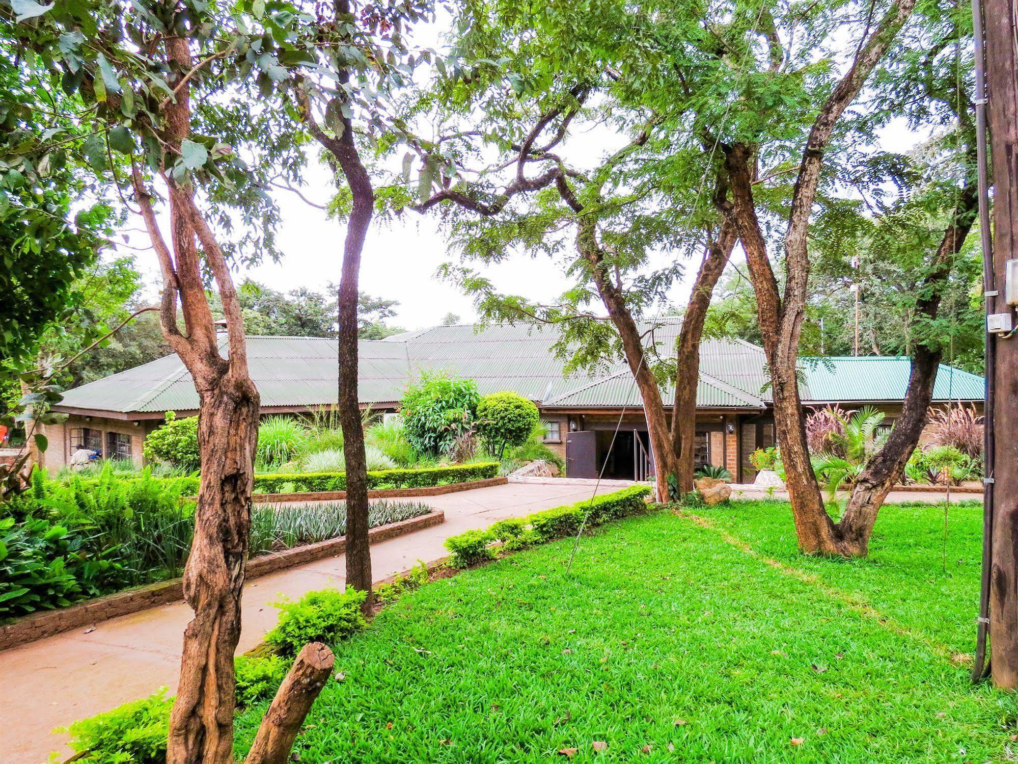 Woodlands Lilongwe Hotel Ngoại thất bức ảnh